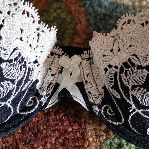 Sophie B. Bra - Picture 3 of 10